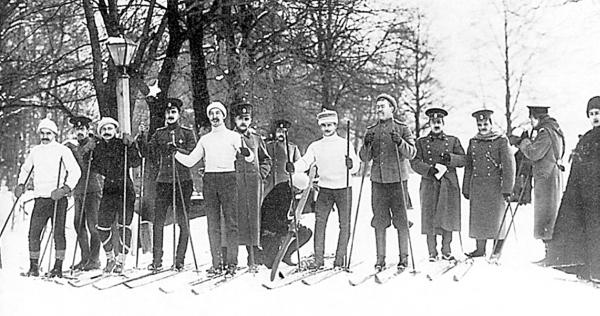 Иллюстрация к книге — Петербургские окрестности. Быт и нравы начала ХХ века [_141.jpg]