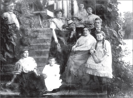 Иллюстрация к книге — Вокруг Петербурга. Заметки наблюдателя [i_042.jpg]