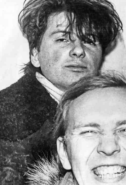 Иллюстрация к книге — «Агата Кристи». Чёрные сказки белой зимы [i_015.jpg]