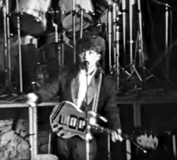 Иллюстрация к книге — «Агата Кристи». Чёрные сказки белой зимы [i_038.jpg]