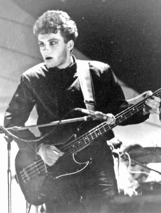 Иллюстрация к книге — «Агата Кристи». Чёрные сказки белой зимы [i_045.jpg]