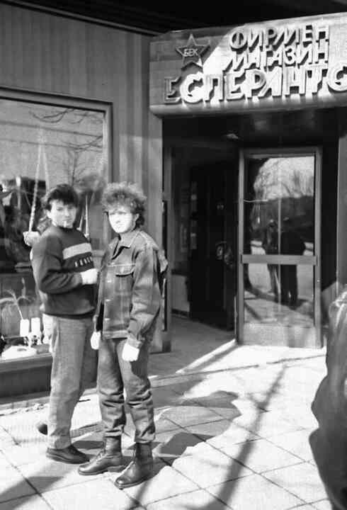 Иллюстрация к книге — «Агата Кристи». Чёрные сказки белой зимы [i_051.jpg]