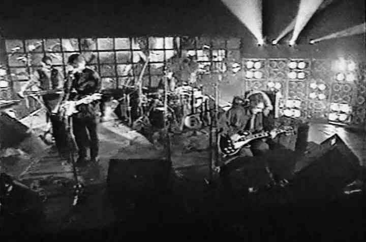 Иллюстрация к книге — «Агата Кристи». Чёрные сказки белой зимы [i_096.jpg]