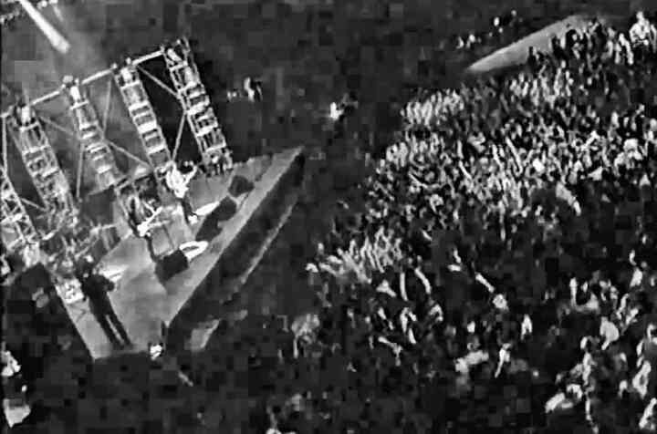 Иллюстрация к книге — «Агата Кристи». Чёрные сказки белой зимы [i_137.jpg]