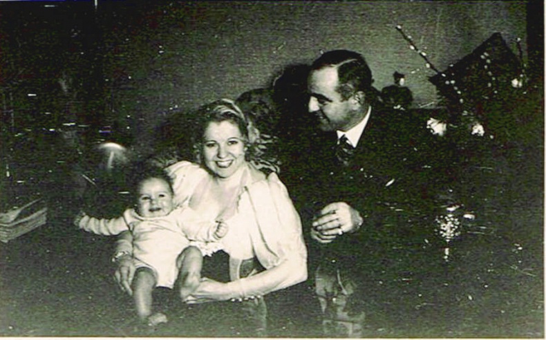 Иллюстрация к книге — Шпионка. Почему я отказалась убить Фиделя Кастро, связалась с мафией и скрывалась от ЦРУ [i_001.jpg]