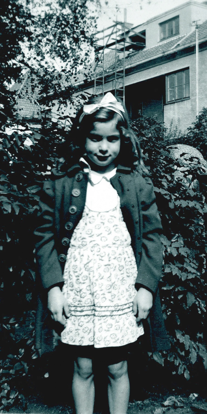 Иллюстрация к книге — Шпионка. Почему я отказалась убить Фиделя Кастро, связалась с мафией и скрывалась от ЦРУ [i_004.jpg]