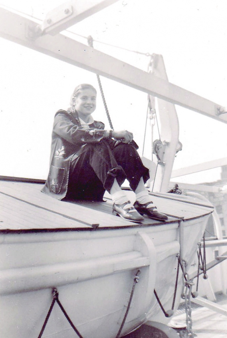 Иллюстрация к книге — Шпионка. Почему я отказалась убить Фиделя Кастро, связалась с мафией и скрывалась от ЦРУ [i_007.jpg]