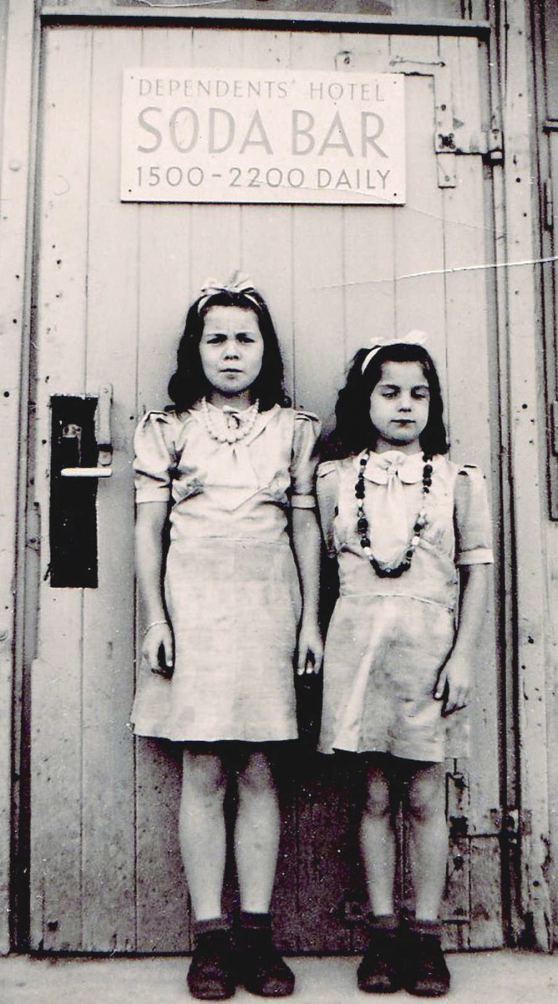 Иллюстрация к книге — Шпионка. Почему я отказалась убить Фиделя Кастро, связалась с мафией и скрывалась от ЦРУ [i_008.jpg]