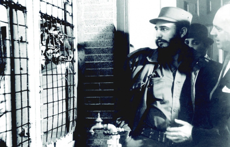 Иллюстрация к книге — Шпионка. Почему я отказалась убить Фиделя Кастро, связалась с мафией и скрывалась от ЦРУ [i_017.jpg]