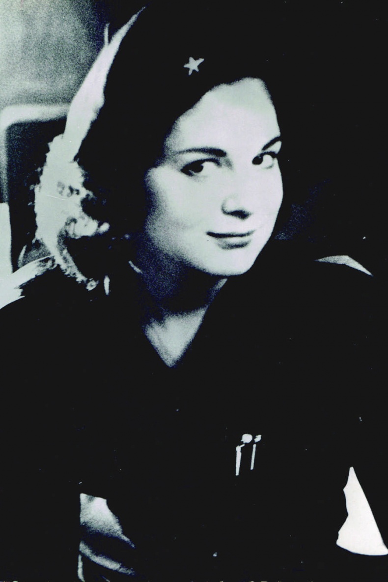 Иллюстрация к книге — Шпионка. Почему я отказалась убить Фиделя Кастро, связалась с мафией и скрывалась от ЦРУ [i_018.jpg]