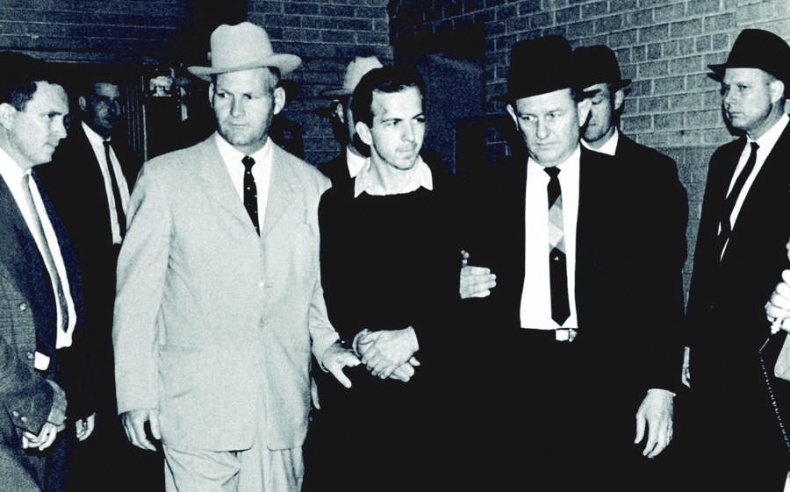 Иллюстрация к книге — Шпионка. Почему я отказалась убить Фиделя Кастро, связалась с мафией и скрывалась от ЦРУ [i_024.jpg]