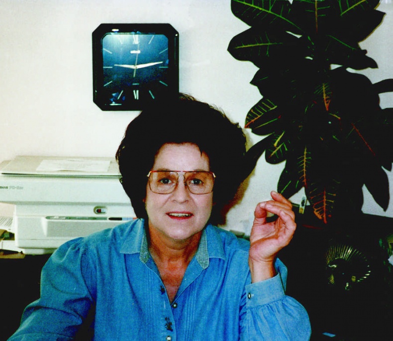 Иллюстрация к книге — Шпионка. Почему я отказалась убить Фиделя Кастро, связалась с мафией и скрывалась от ЦРУ [i_037.jpg]