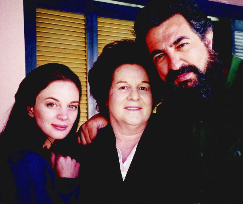 Иллюстрация к книге — Шпионка. Почему я отказалась убить Фиделя Кастро, связалась с мафией и скрывалась от ЦРУ [i_038.jpg]