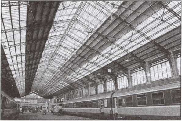 Иллюстрация к книге — Блистательный Париж. История. Легенды. Предания [i_093.jpg]