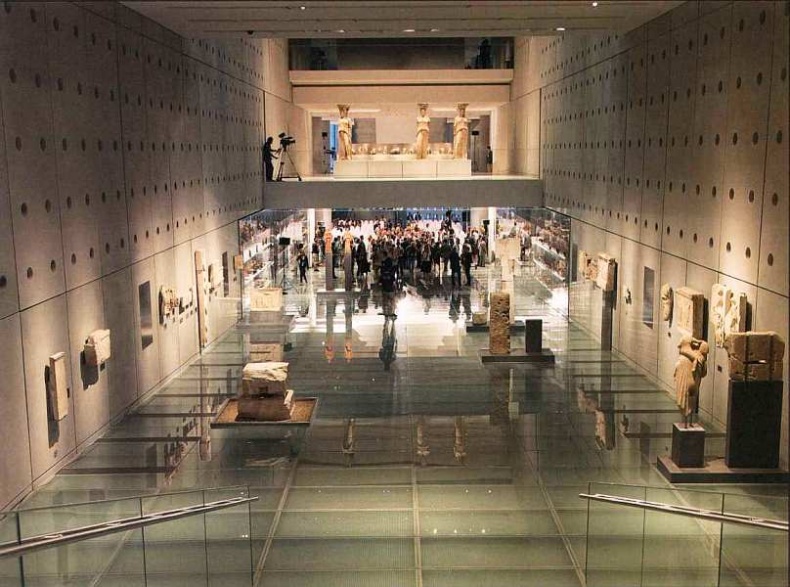 Иллюстрация к книге — Музей Акрополя [i_004.jpg]