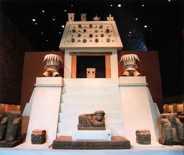 Иллюстрация к книге — Национальный музей антропологии Мехико [i_003.jpg]