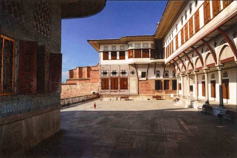 Иллюстрация к книге — Дворец-музей Топкапы Стамбул [i_036.jpg]