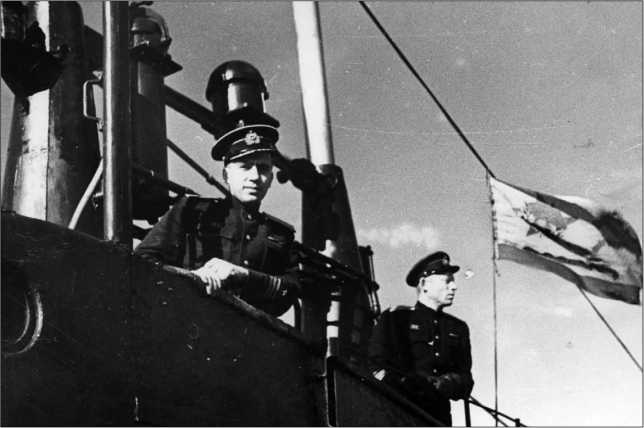 Иллюстрация к книге — Героические корабли Великой Отечественной [i_210.jpg]