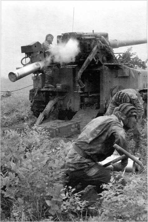 Иллюстрация к книге — Самоходные артиллерийские установки «Акация», «Тюльпан» и «Гиацинт» [i_092.jpg]