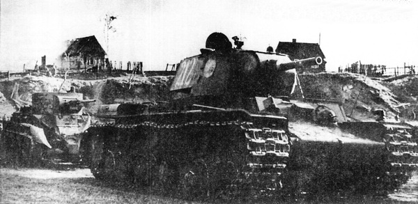 Иллюстрация к книге — Тяжёлый танк КВ в бою [i_011.jpg]