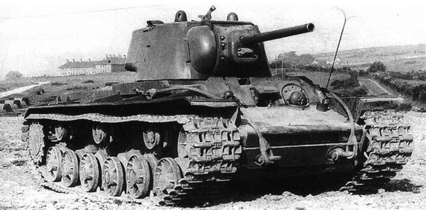 Иллюстрация к книге — Тяжёлый танк КВ в бою [i_024.jpg]