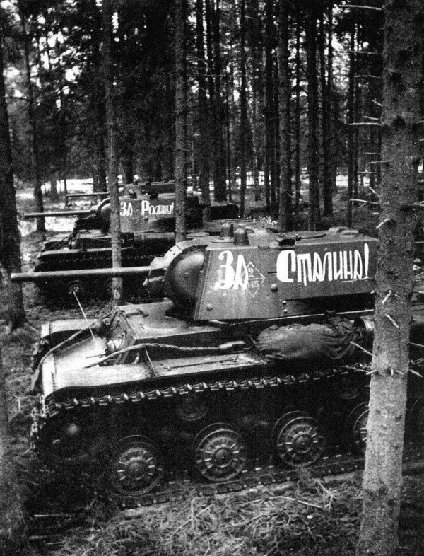 Иллюстрация к книге — Тяжёлый танк КВ в бою [i_027.jpg]