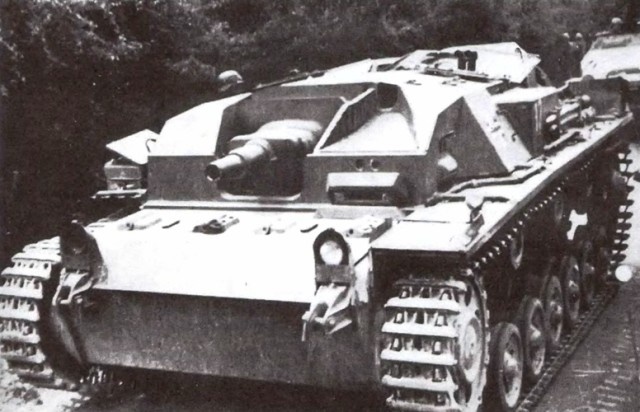 Иллюстрация к книге — Штурмовые орудия Гитлера. «Штурмгешютце» в бою [i_001.jpg]