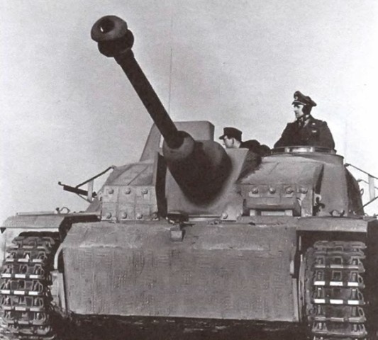 Иллюстрация к книге — Штурмовые орудия Гитлера. «Штурмгешютце» в бою [i_006.jpg]