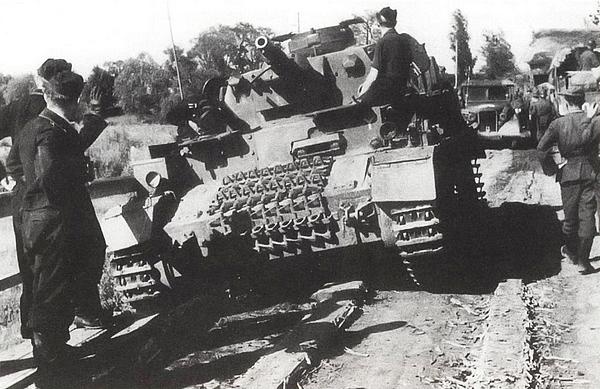 Иллюстрация к книге — Танковый блицкриг [i_217.jpg]