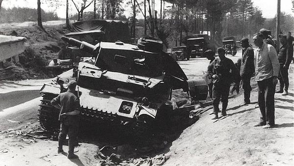 Иллюстрация к книге — Танковый блицкриг [i_227.jpg]