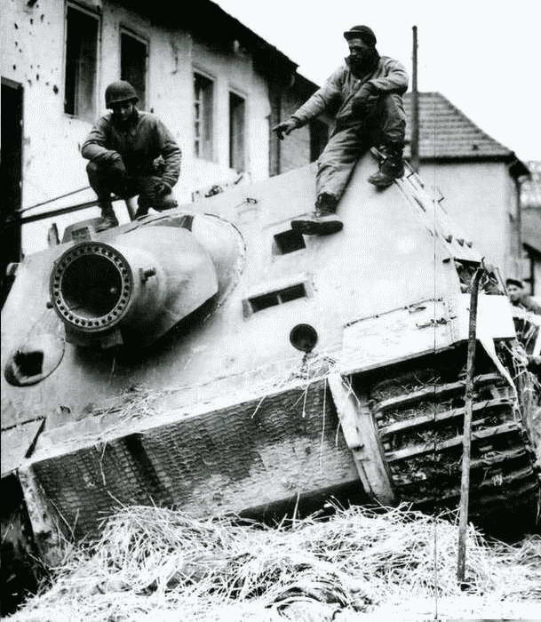 Иллюстрация к книге — Секретное оружие Гитлера.1933-1945 [i_026.jpg]