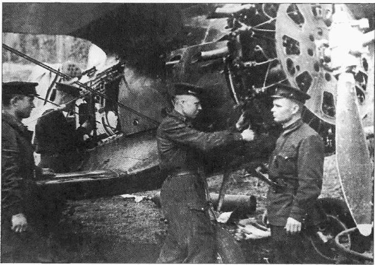 Иллюстрация к книге — Истребитель И-153 «Чайка» [i_062.jpg]