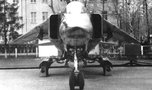 Иллюстрация к книге — Истребитель-бомбардировщик МиГ-27 [i_026.jpg]