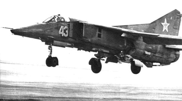 Иллюстрация к книге — Истребитель-бомбардировщик МиГ-27 [i_029.jpg]