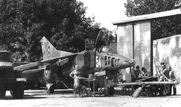 Иллюстрация к книге — Истребитель-бомбардировщик МиГ-27 [i_034.jpg]