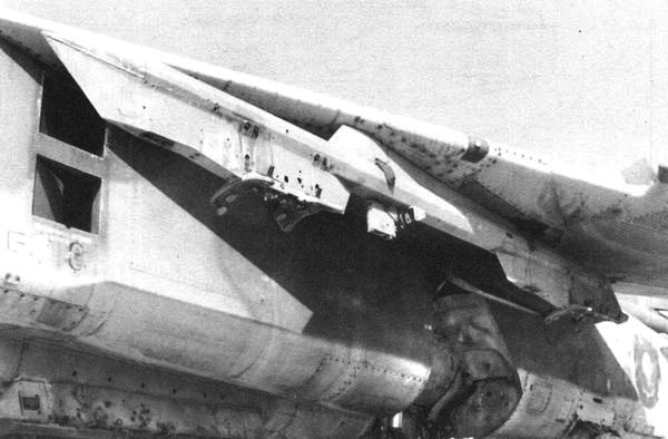 Иллюстрация к книге — Истребитель-бомбардировщик МиГ-27 [i_035.jpg]