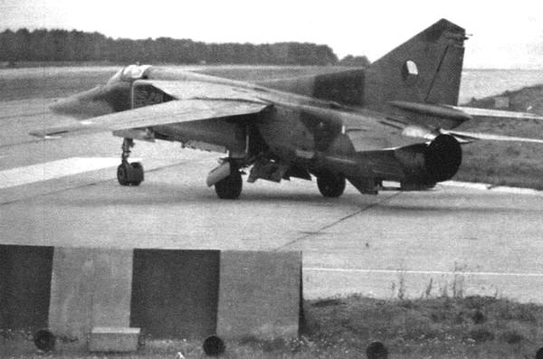 Иллюстрация к книге — Истребитель-бомбардировщик МиГ-27 [i_039.jpg]