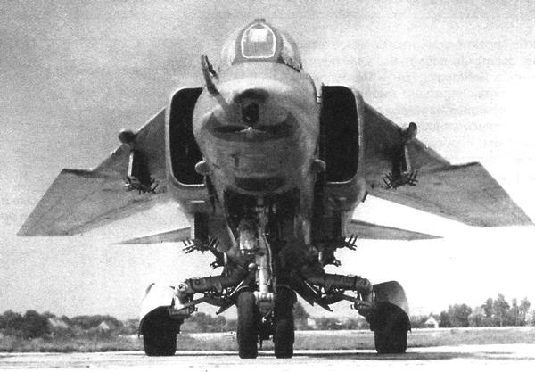 Иллюстрация к книге — Истребитель-бомбардировщик МиГ-27 [i_041.jpg]