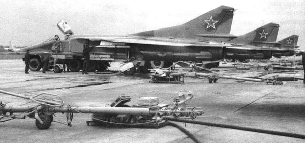 Иллюстрация к книге — Истребитель-бомбардировщик МиГ-27 [i_056.jpg]