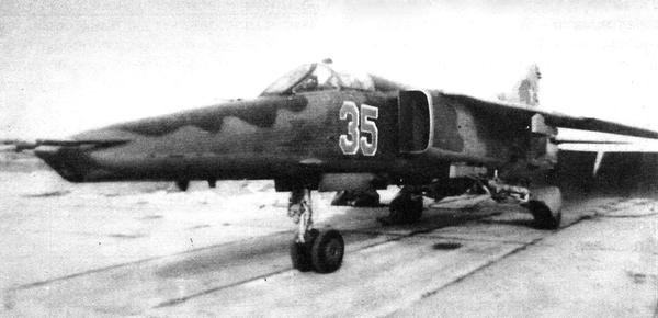 Иллюстрация к книге — Истребитель-бомбардировщик МиГ-27 [i_096.jpg]