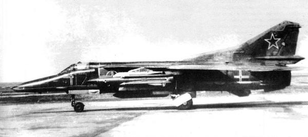 Иллюстрация к книге — Истребитель-бомбардировщик МиГ-27 [i_102.jpg]