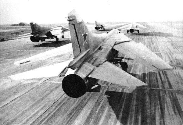 Иллюстрация к книге — Истребитель-бомбардировщик МиГ-27 [i_109.jpg]