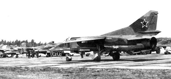 Иллюстрация к книге — Истребитель-бомбардировщик МиГ-27 [i_120.jpg]