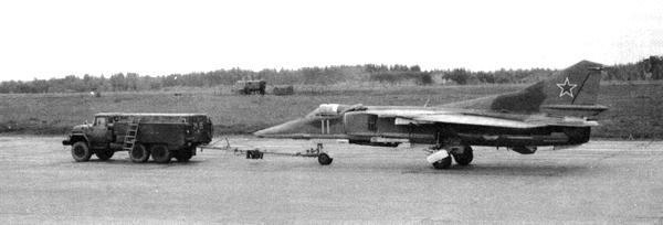 Иллюстрация к книге — Истребитель-бомбардировщик МиГ-27 [i_122.jpg]