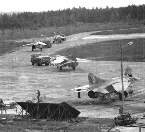 Иллюстрация к книге — Истребитель-бомбардировщик МиГ-27 [i_135.jpg]