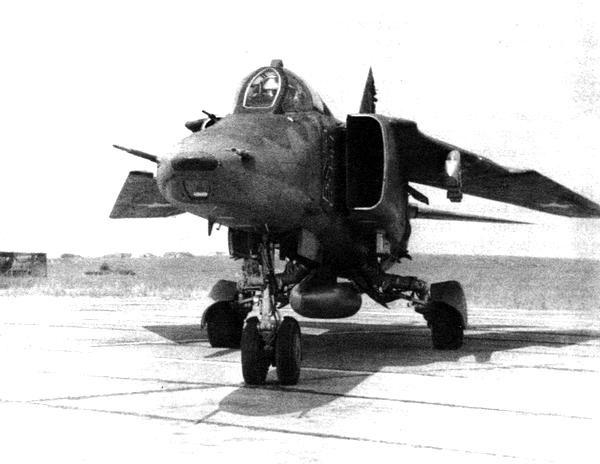 Иллюстрация к книге — Истребитель-бомбардировщик МиГ-27 [i_136.jpg]