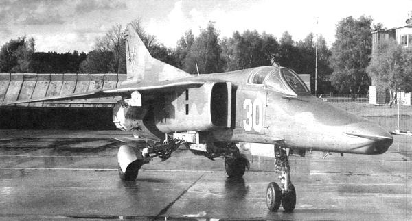 Иллюстрация к книге — Истребитель-бомбардировщик МиГ-27 [i_156.jpg]