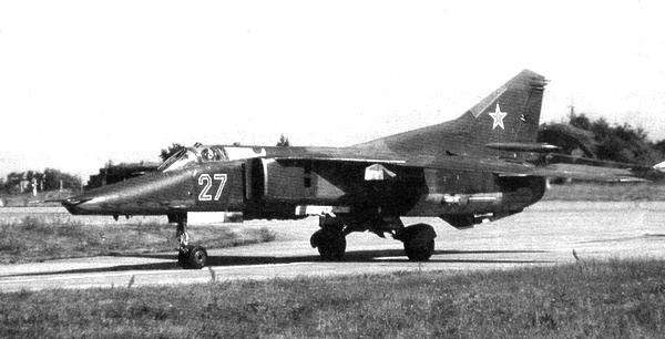 Иллюстрация к книге — Истребитель-бомбардировщик МиГ-27 [i_162.jpg]