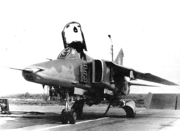 Иллюстрация к книге — Истребитель-бомбардировщик МиГ-27 [i_183.jpg]