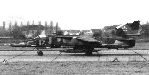 Иллюстрация к книге — Истребитель-бомбардировщик МиГ-27 [i_185.jpg]